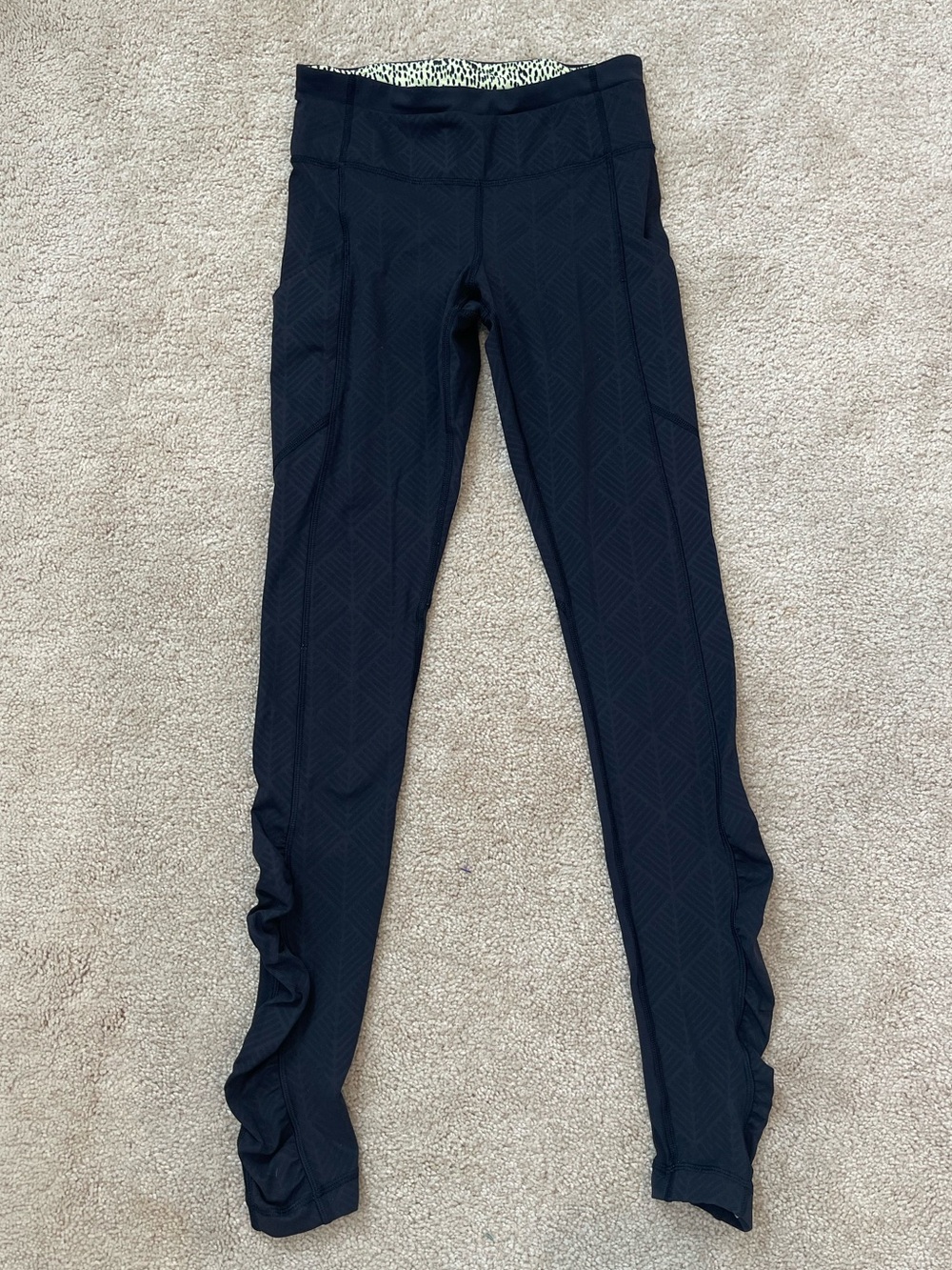 Black lululemon leggings. Couldn’t identify online but they’re in good condition